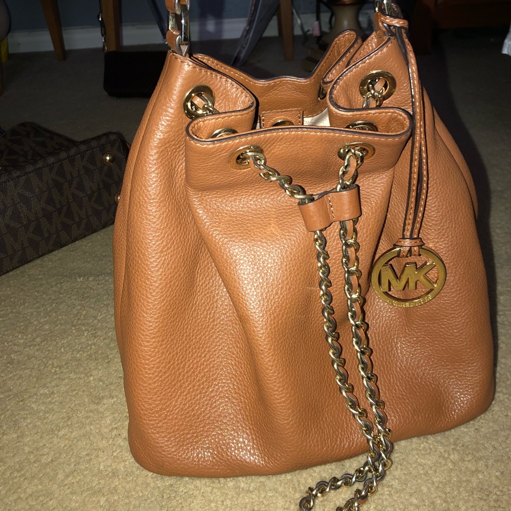 Michael kors bucket bag